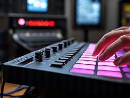 Studio avec contrôleurs MIDI